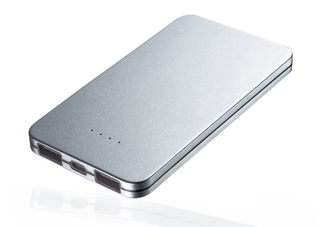 持ち歩きラクラク! スタイリッシュな薄型アルミケースのモバイルバッテリー
