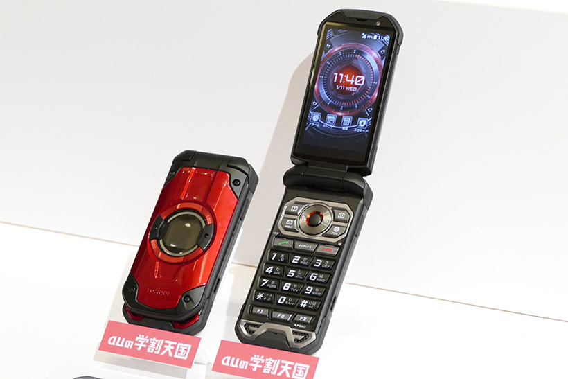 ↑「TORQUE X01」は「レッド」「シルバー」の2色展開