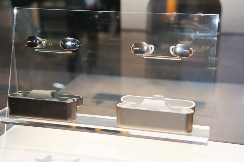 ↑ソニーが展示した完全ワイヤレスイヤホンの試作機