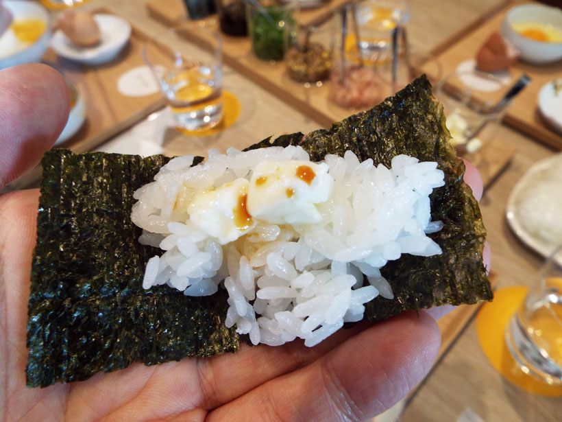 ↑バターをのせ、しょうゆをかけてのりで巻くと絶品! 一瞬ウニかと