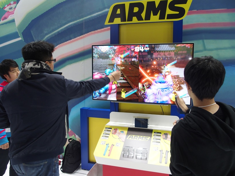 ↑Joy-Conを両手に持って、パンチを繰り出すことで、ゲーム中でも攻撃することができます