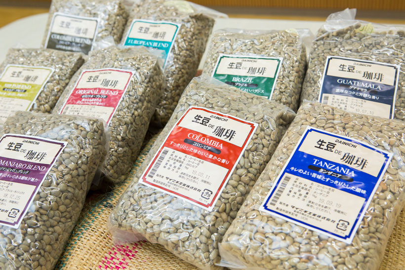 ↑生豆はインターネットでも入手可能。なんとダイニチ工業でもさまざまな種類の生豆を発売しています。1kg単位での販売になりますが、生豆は長期保存できるので安心です