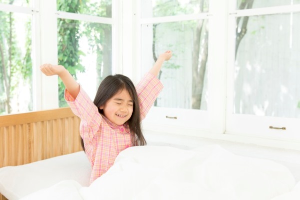 「寝る子は育つ」は正しかった！ 睡眠と自己肯定感や学力との関連性とは？【子どもが伸びる家庭の10の習慣】