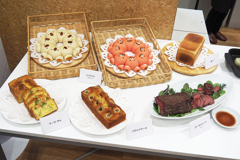↑↑コンベクション式なので、もちろんケーキやパンなどのオーブン料理も作れます。オーブンより庫内は小さいですが、その分余熱時間がかからないのも良いですね