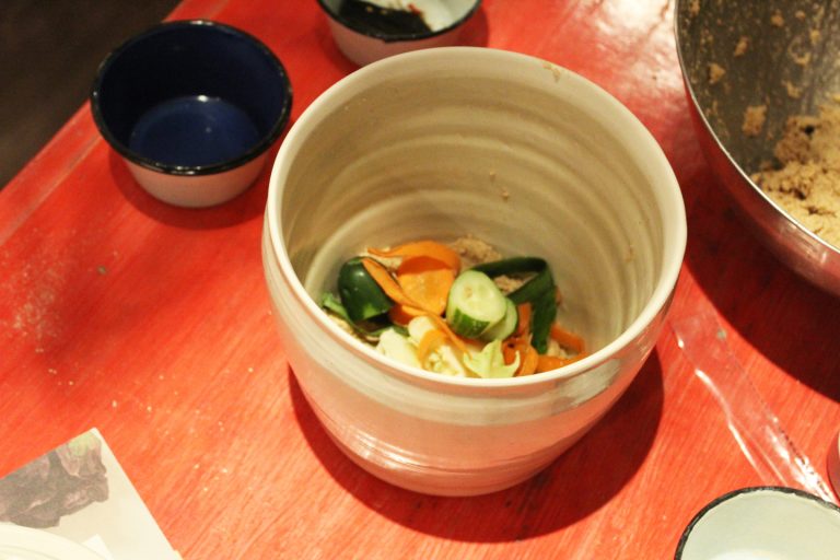 ↑捨て漬け用の野菜はアクの少ないお野菜を。キャベツやキュウリ、人参に大根などがおすすめ