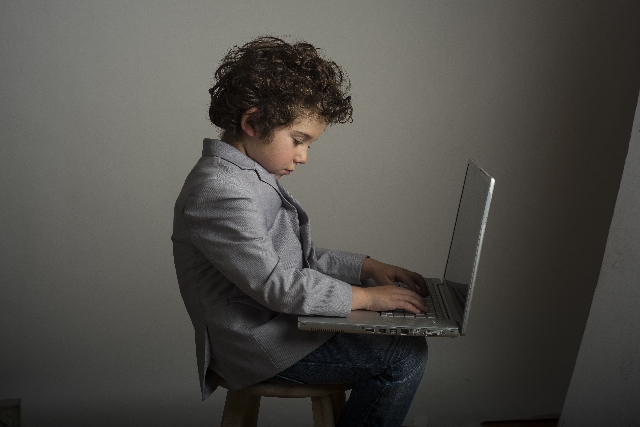 Googleで子どもに不適切な検索結果を表示させなくする方法とは？ 親なら知っておくべき必須テク