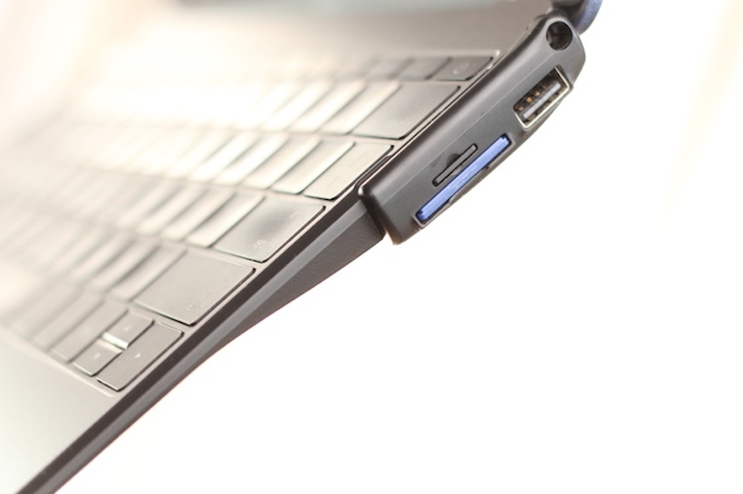 【MacBook】外部接続ポート増設からバッテリー容量アップまで! MacBookを快適にする最新ガジェットあれこれ