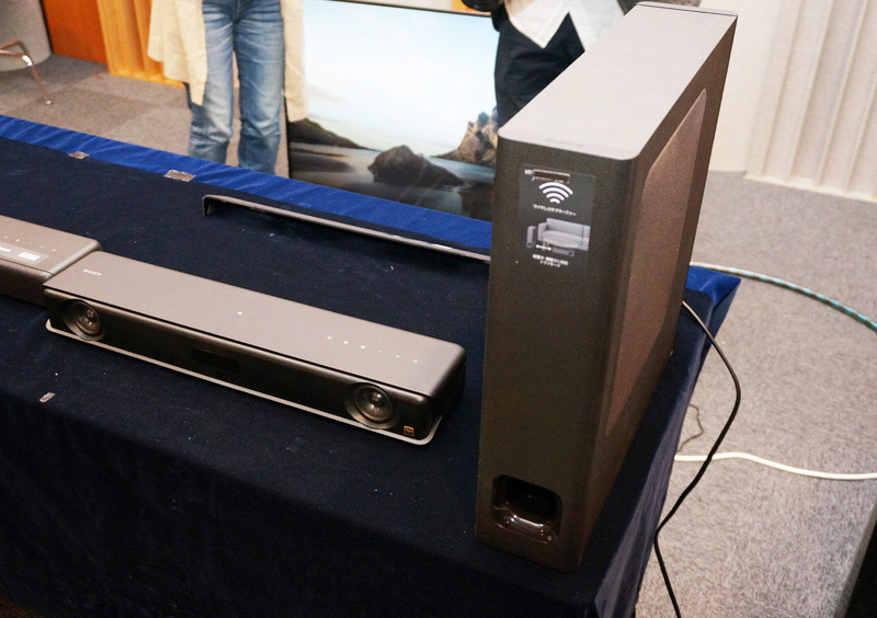↑ワイヤレスでコンテンツの信号を伝送できるHT-MT500のサブウーファー