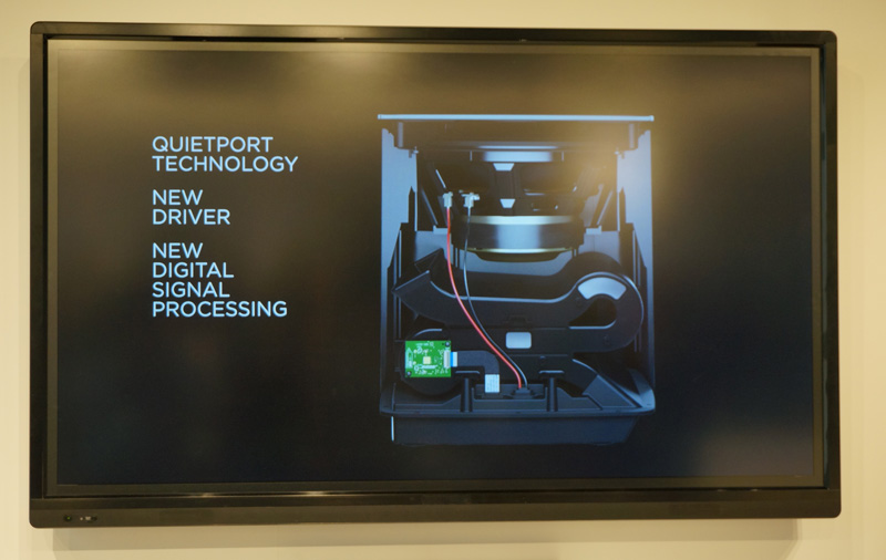 ↑低音再生を増強する「QuietPortテクノロジー」をベースユニットに採用した