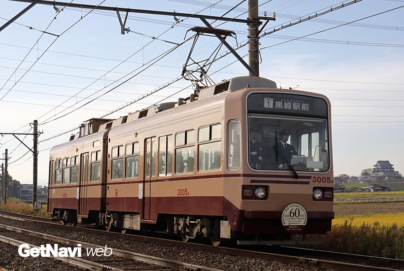 ↑3000形の3005号編成は2016年秋、開業当時のカラー(マルーン&ベージュ)に変更された