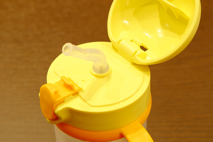 ↑液が飛び散りにくいストロー。ペアストローがセットで付いてくるので、衛生面が気になるときはすぐに交換ができます