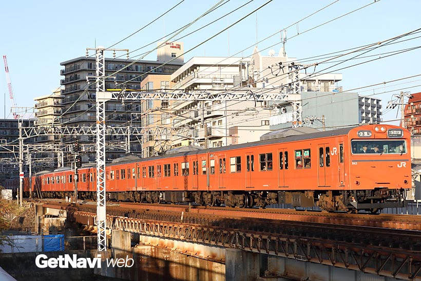↑大阪でオレンジ色の電車といえば大阪環状線。1月末現在、オレンジ1色の103系は1編成が残るのみ
