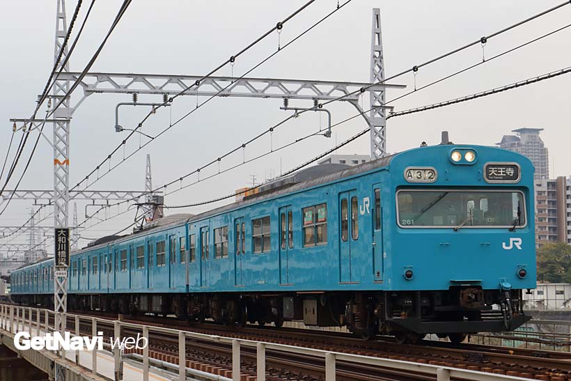 ↑阪和線の普通電車といえばスカイブルーの103系が定番だったが、急速に225系に置き換わりつつある