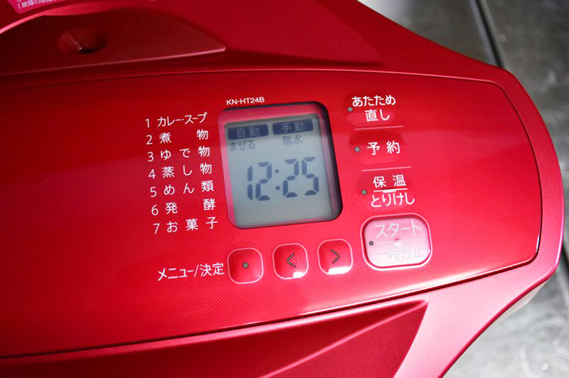 ↑ディスプレイが小さくて表示される情報が少ないので、操作には慣れが必要だ