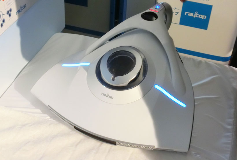 【SPEC】●充電時間:約3.5時間●使用時間:パワフル約13分/サイレント約40分(満充電、電池初期、20℃時)●動作モード:自動/パワフル/サイレント/まくら●サイズ/質量:W353.5×D440.2×H166.3mm/2.95kg