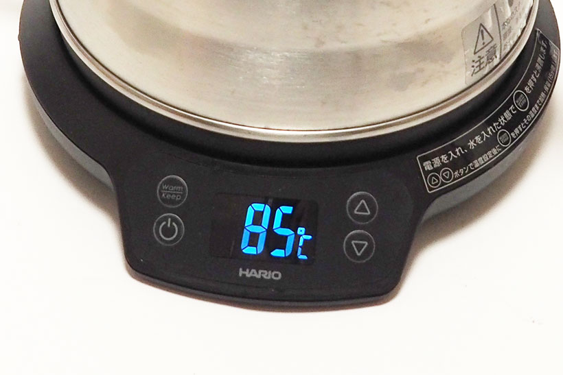 ↑普通にお湯を沸騰させたい場合は「Warm/Keep」ボタンを押すだけ。温度を設定したい場合は、最初に上下矢印ボタンで温度を決めて「Warm/Keep」ボタンを押します