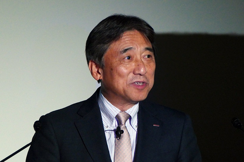 ↑NTTドコモ代表取締役社長の吉澤和弘氏が登壇
