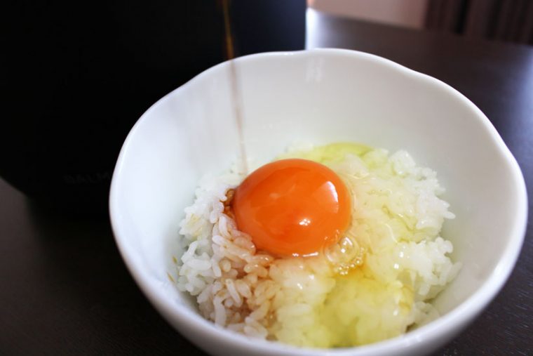 ↑濃厚な卵かけご飯との相性は抜群。粒がしっかりしているのでほぐれやすく、1粒1粒に卵が絡まります