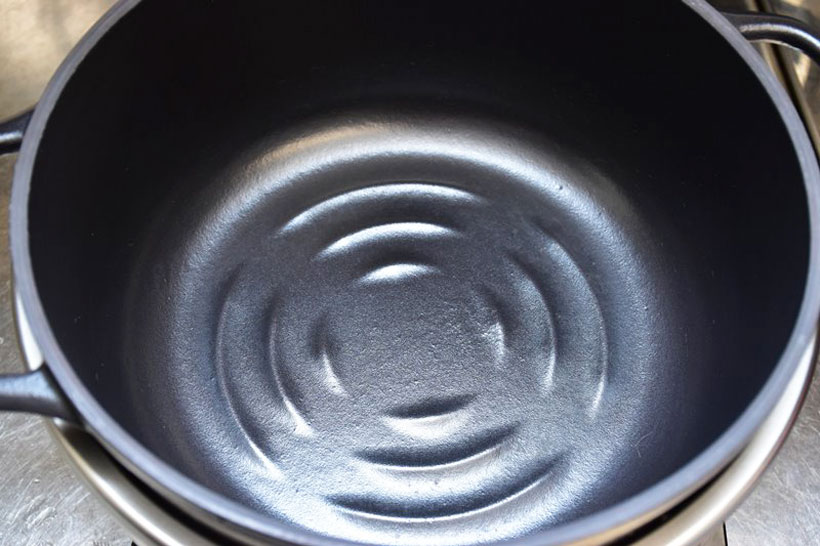 ↑鍋には水位線がないので、炊飯に使うのには少し面倒