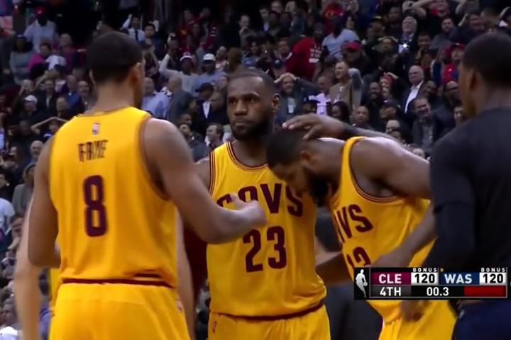 NBAの“キング”レブロン・ジェームズが魅せた! 「100万回に1回」のミラクルショット