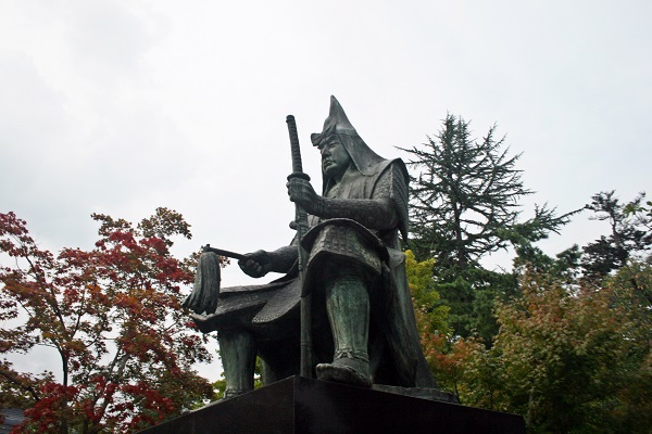 家臣があまりの重さに耐えられなくなったから!? 本当の死因が意外すぎる「戦国武将」3人