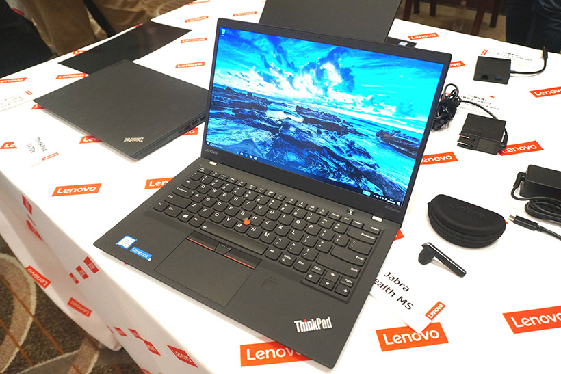 待望のLTE対応でSIMフリーに使える! 第7世代CPU搭載の「ThinkPad X1 Carbon」