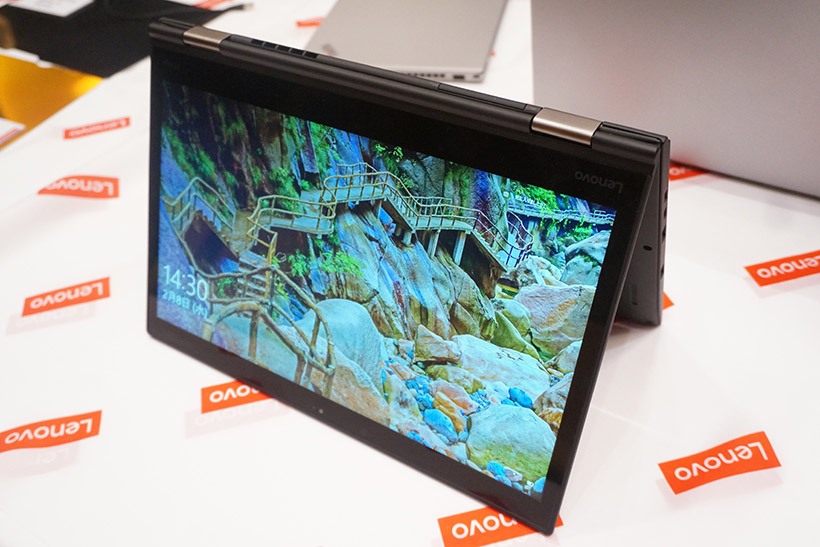 ↑ディスプレイが360度回転するThinkPad Yoga