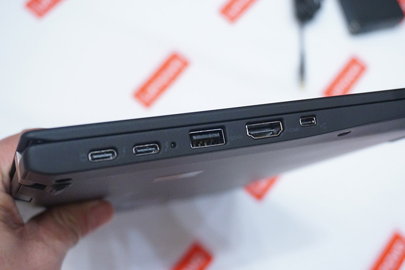 ↑モバイルだけではなくメインPCとしての利便性を損なわない様に拡張性も充実。USB Type-Cももちろん搭載されています