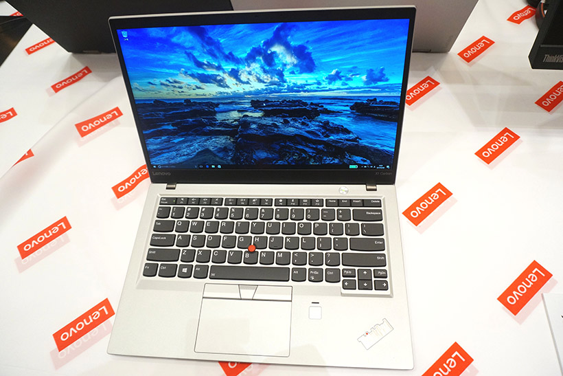 ↑ThinkPad X1 Carbon シルバーモデル