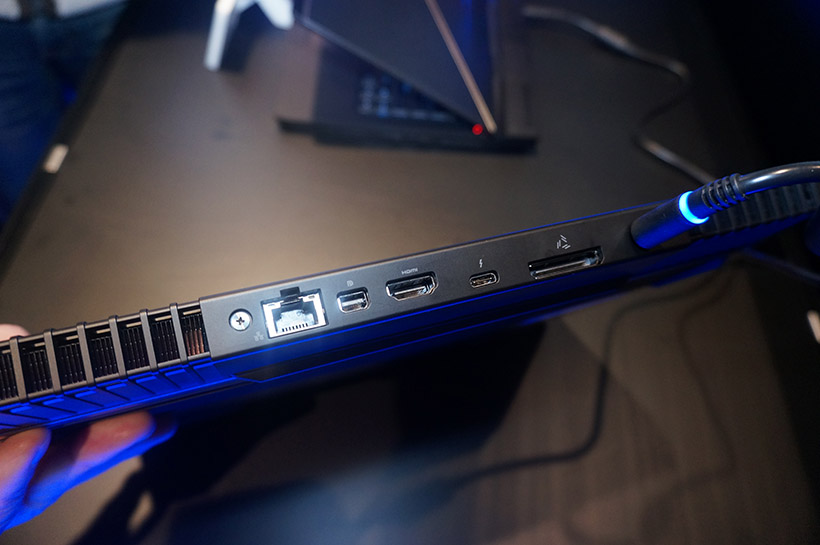 ↑有線LANコネクタなど、ゲームをプレイするのに十分な拡張性を確保