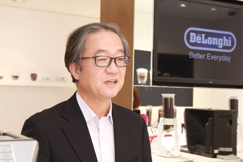↑「カプチーノを淹れる上で最も大切なのが泡の繊細さ。当社の全自動マシンはそれもちゃんとできている。レギュラーもエスプレッソも世界ナンバーワンだと自負している」と杉本敦男社長
