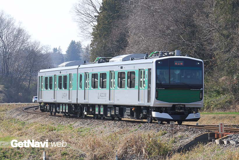 ↑烏山線を走るEV-E301系ACCUM。非電化区間では蓄電池に貯めた電気を利用して走る
