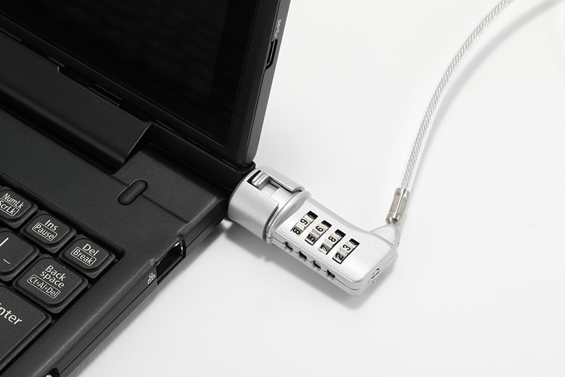 ↑市販のセキュリティーワイヤーロックに対応。タブレット部が外れなくなる