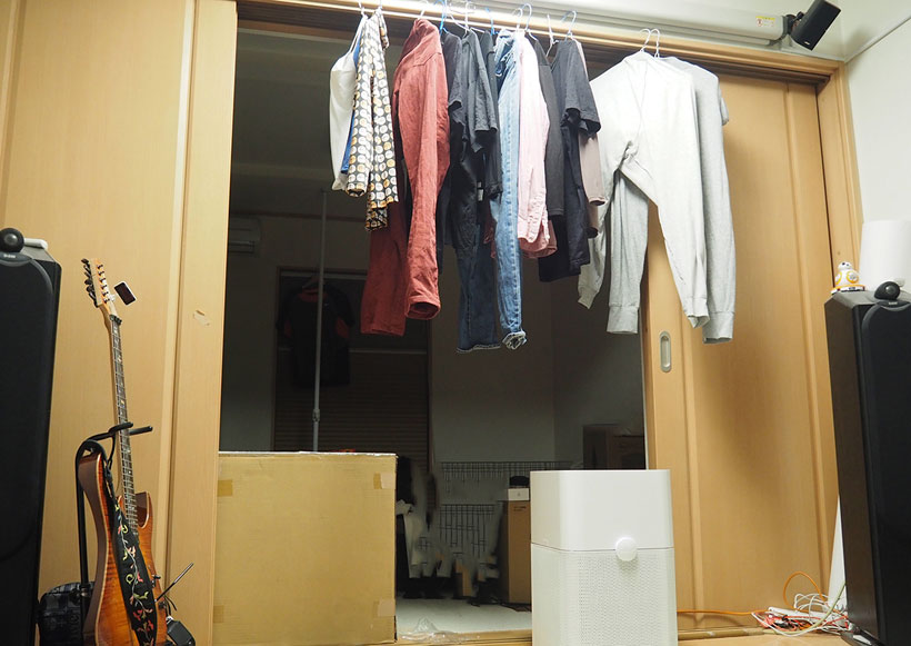 ↑部屋干しした衣類の下に設置すれば、風の力であっという間に乾燥します。部屋干し臭もなくなり、かなり快適です