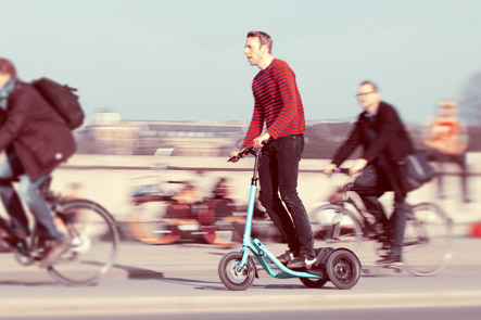 人力セグウェイ？ 立ちこぎ専用シートレスステッパー三輪車「Me-mover FIT」が日本にやって来る！