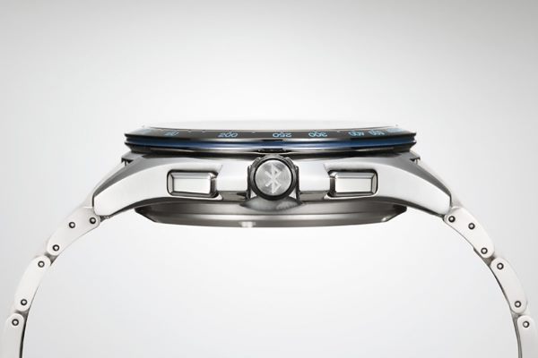 とにかく傷に強い! Bluetoothで繋がるソーラー発電ウオッチが「スーパーチタニウム™」でさらに進化