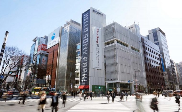↑銀座・数寄屋橋の一角で半世紀にわたって「SONY」を発進してきたソニービル