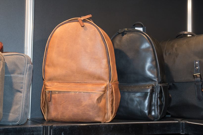 えっ、コレにカメラが収納できるの!?　CP＋でカメラバッグを探したらどれもこれもオシャレすぎ！