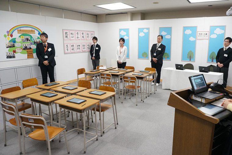 ↑こちらは教育の現場向けのスマートコンピューティングのデモ。学校の教室を再現するほどの手の込みよう