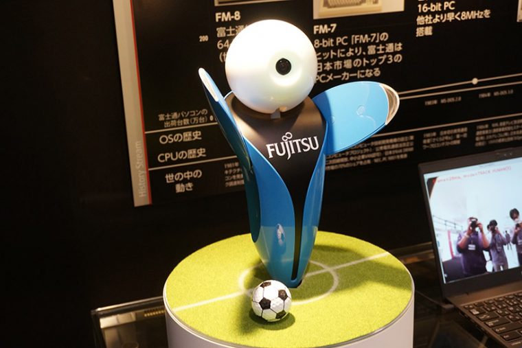 ↑富士通のAI搭載ロボット「ロボピン」が熱烈歓迎してくれました