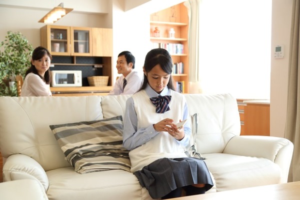 子どもとスマホ、どう付き合わせればいいの？ デジタルネイティブといえども要注意!