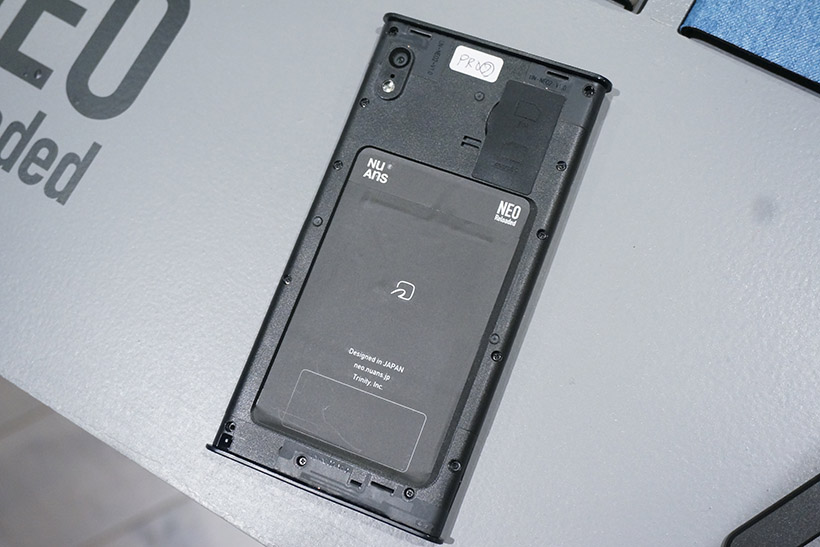 ↑「CORE」と呼ばれる本体部分。カード型のくぼみにはSuicaなどのICカードを収納できます
