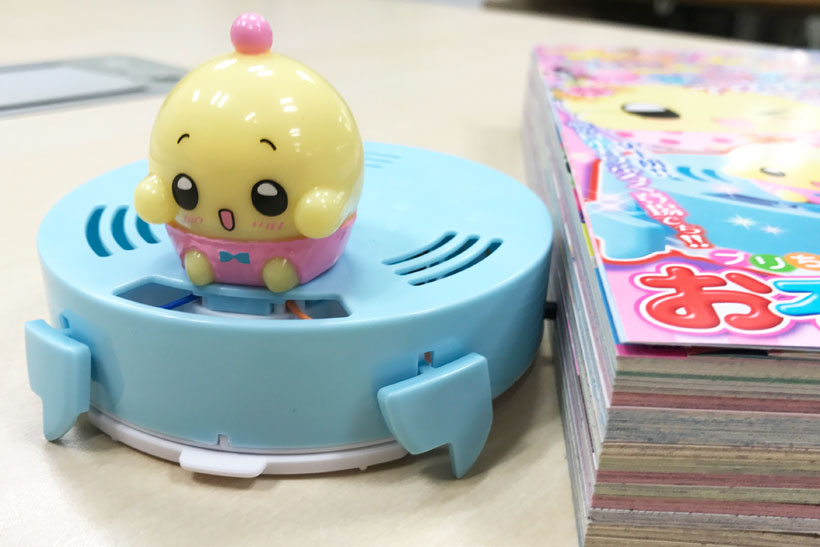 【動画あり】雑誌「ちゃお」のふろくがロボット掃除機…だと? 斬新すぎて悔しいので家電担当がレビューしてみた