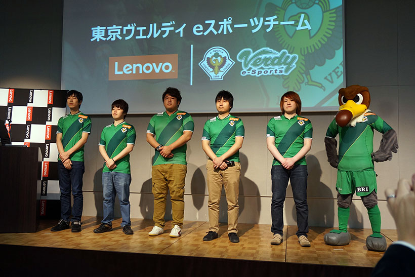 ↑東京ヴェルディ eスポーツチームの選手たち。Jリーグのサッカークラブ「東京ヴェルディ」も所属しているプロスポーツの名門
