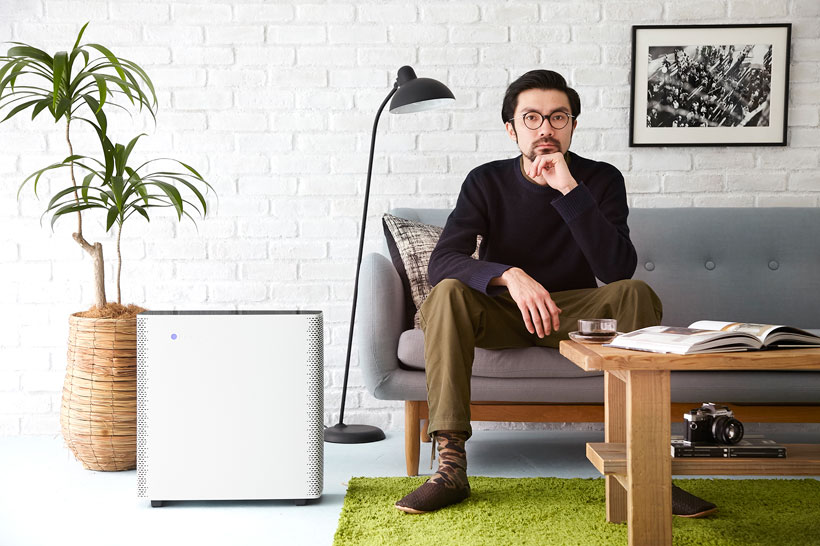 空気清浄機に見る北欧デザインの真髄――気鋭のスタイリストが魅せた「Blueair Sense+」がある暮らし