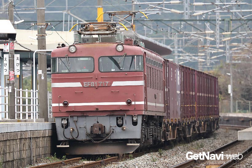 ↑運用範囲は九州の中だけとなったEF81。代わる機関車がないだけに、当分はその座は安泰か