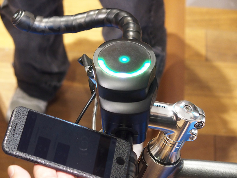 ↑自転車に取り付けるSmartHalo