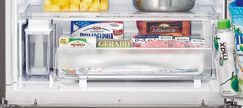 ↑チルドルームの高さを15㎝に。背の高い食品やかさばる食品もスッキリ収納できます
