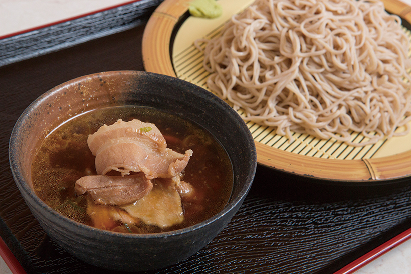 【立ち食いそば】ムチっとした麺がつゆで煮た豚肉にマッチ! 選べる「ゆでたて」もぜひ試したい馬喰横山「みまつ」