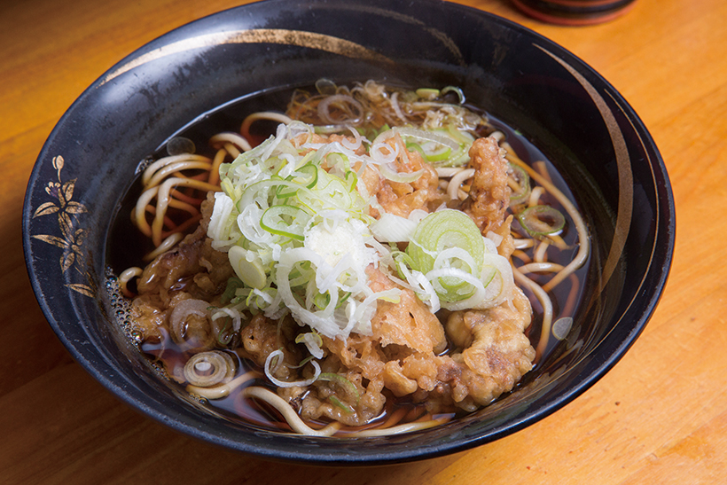 【立ち食いそば】1日で使うゲソはなんと20kg! つゆを吸った「まるごと」ゲソ天が常連客を魅了する宝町「そばのスエヒロ」